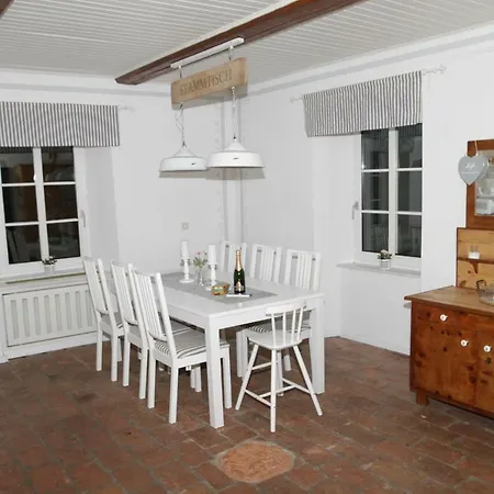 Gutshof Bartl 1 *